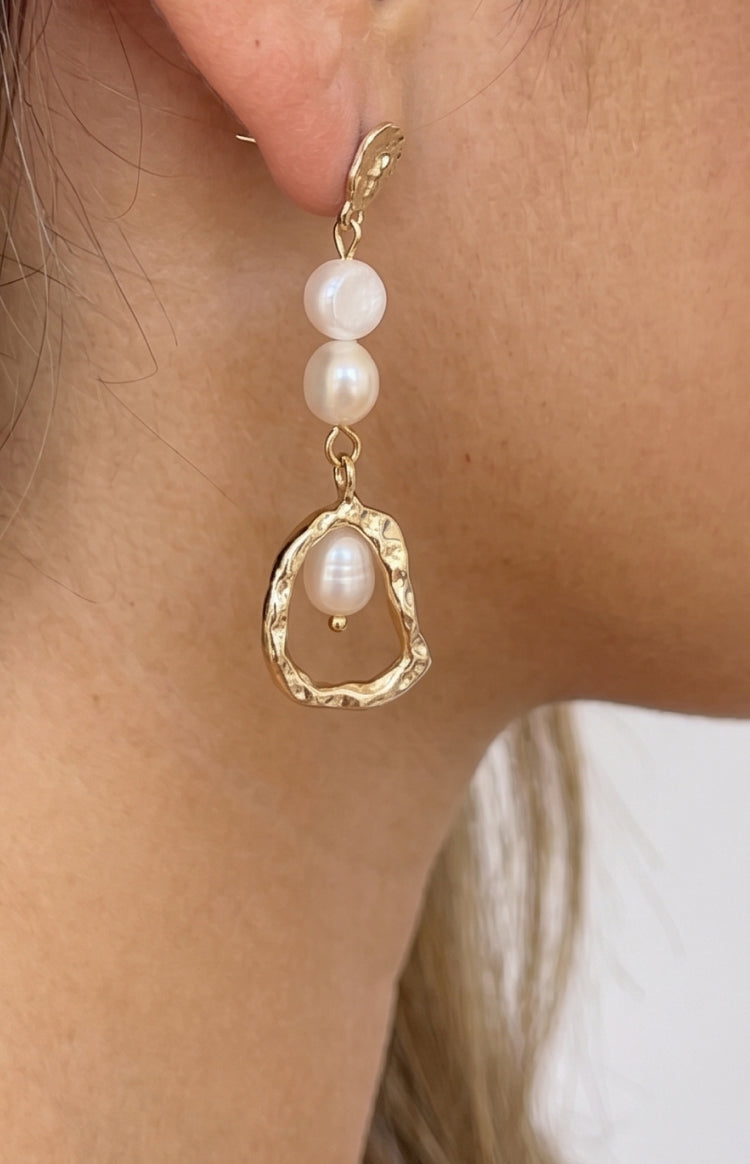 Pendientes de perlas de oro con brillo oceánico