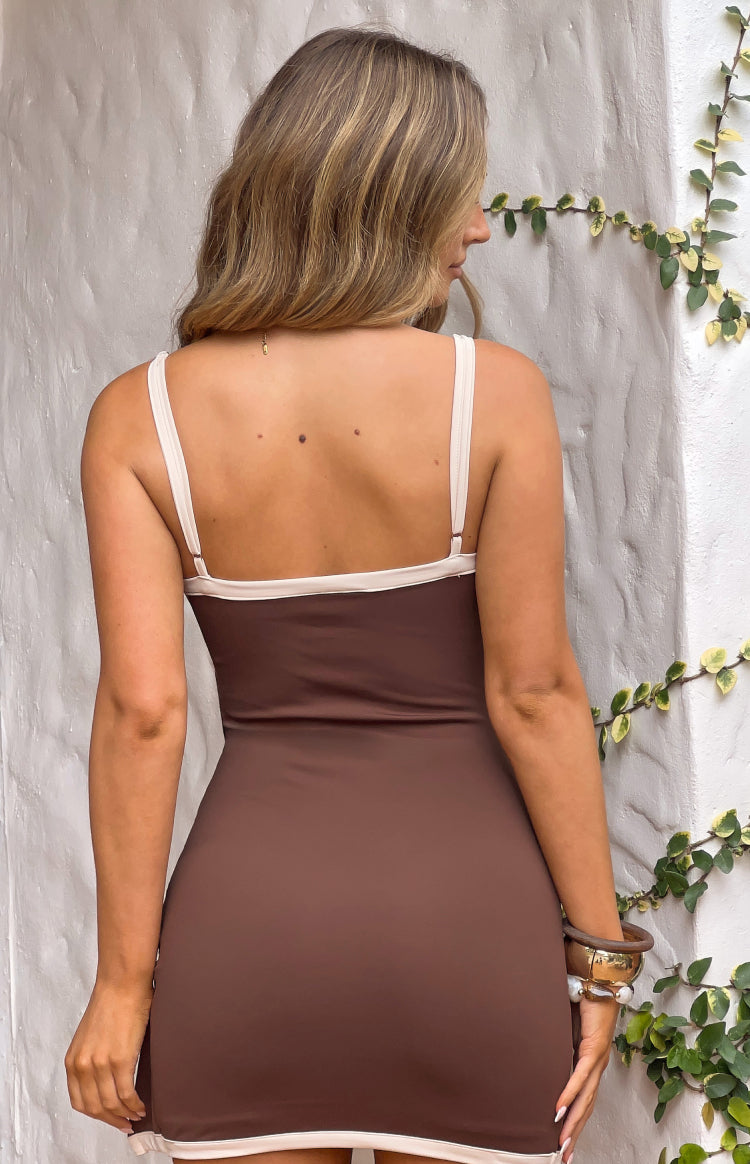Minivestido Tora con lazo cruzado en color chocolate - PRE-ORDEN