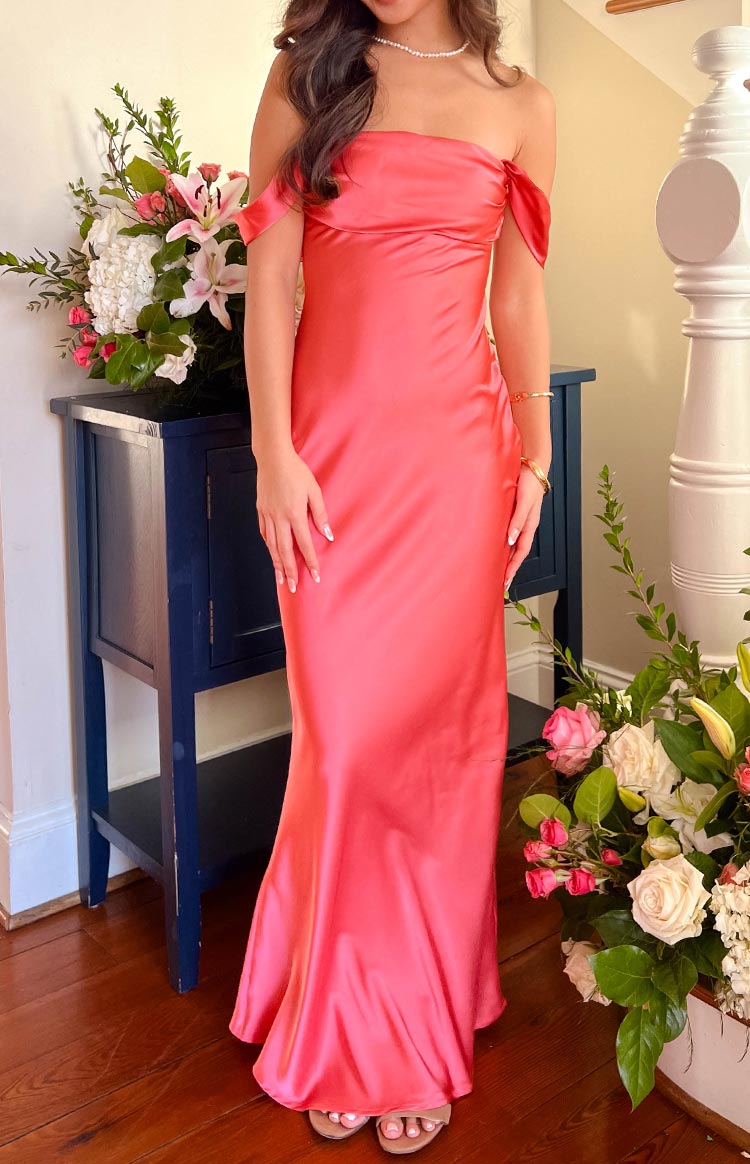 Vestido formal rosa con hombros descubiertos Ella