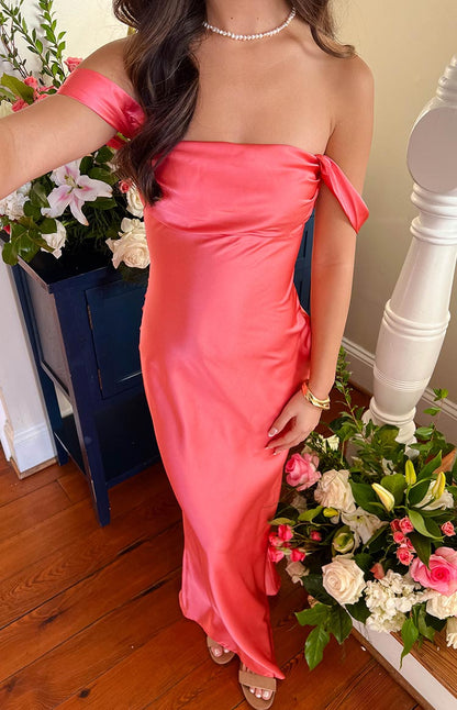Vestido formal rosa con hombros descubiertos Ella