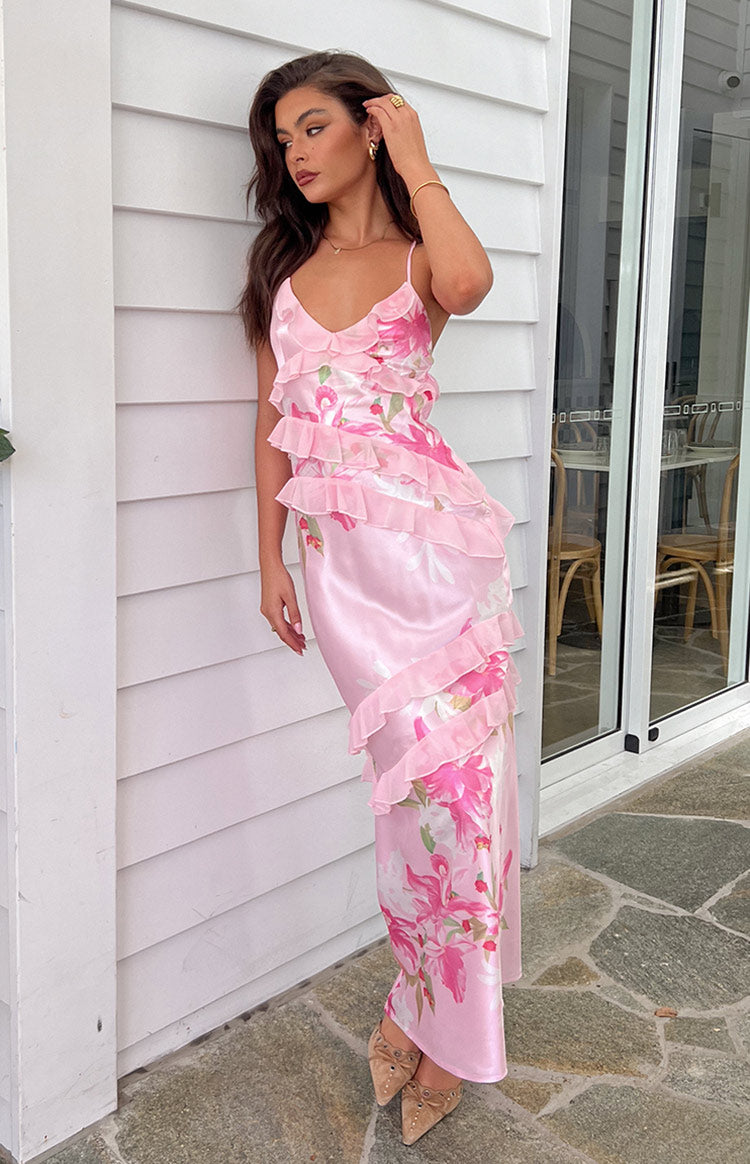 Vestido largo rosa con volantes y estampado floral de Inara