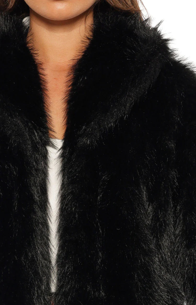 Chaqueta de piel sintética negra «It Girl»