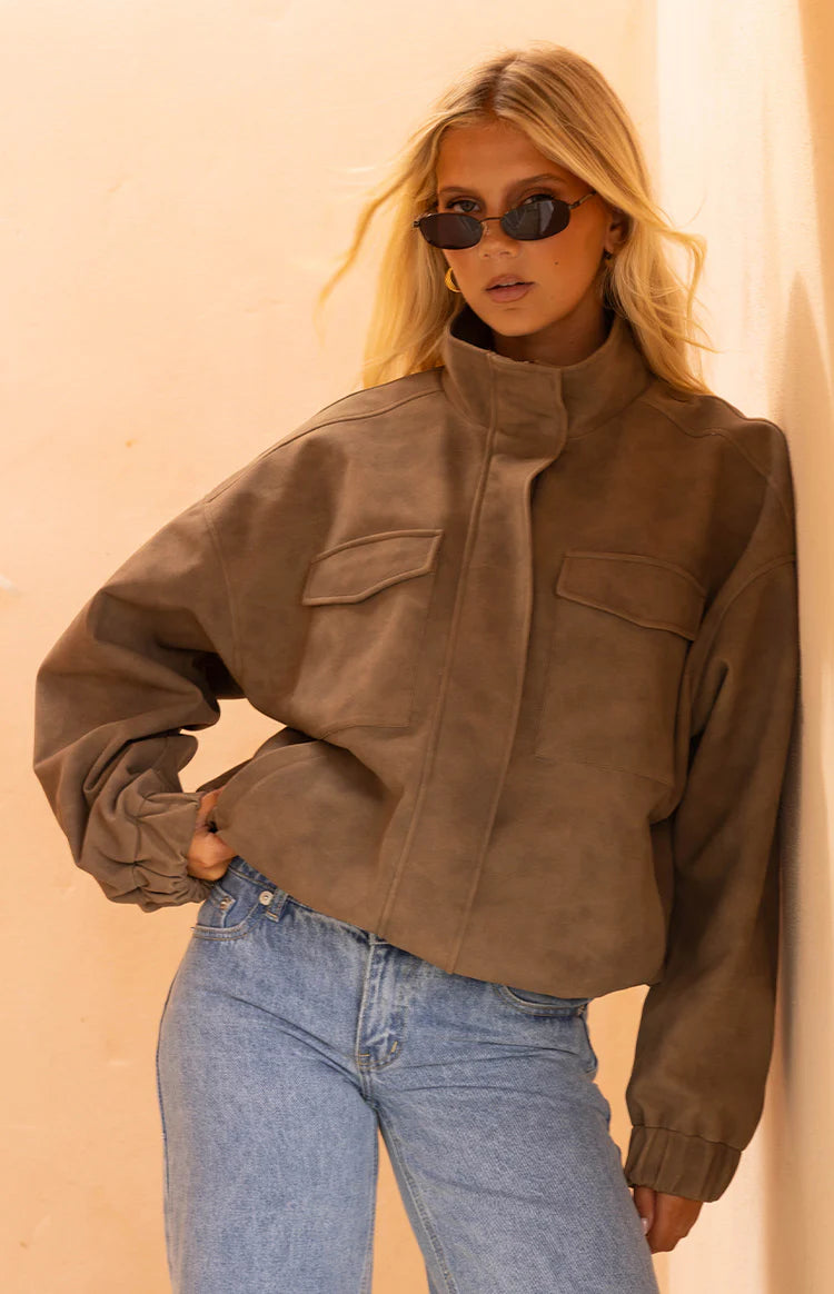 Chaqueta oversize con cuello de embudo «Sapna Brown»